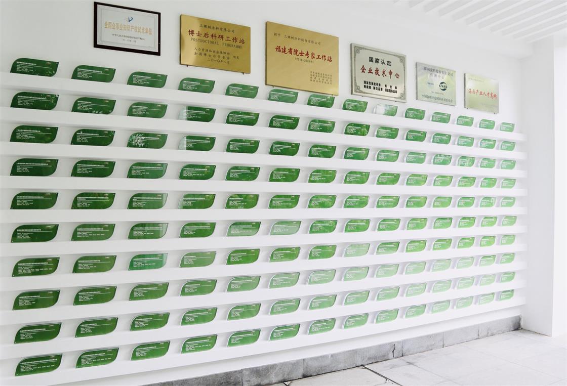 1641978566614851ofke.jpg 專利墻.jpg